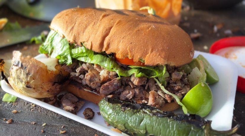 Torta de carne asada El Compa Chapo Guasave